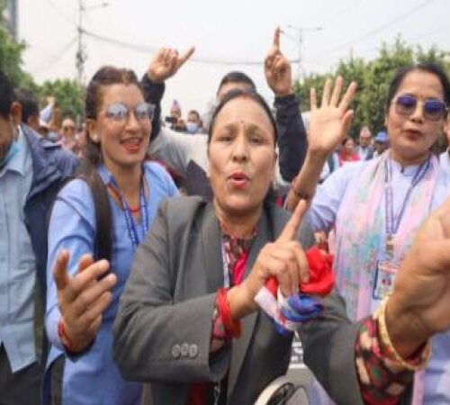 देशभरका शिक्षक कर्मचारी पाँचौँँ दिन सिट्ठी फुकेर प्रदर्शन गर्दै