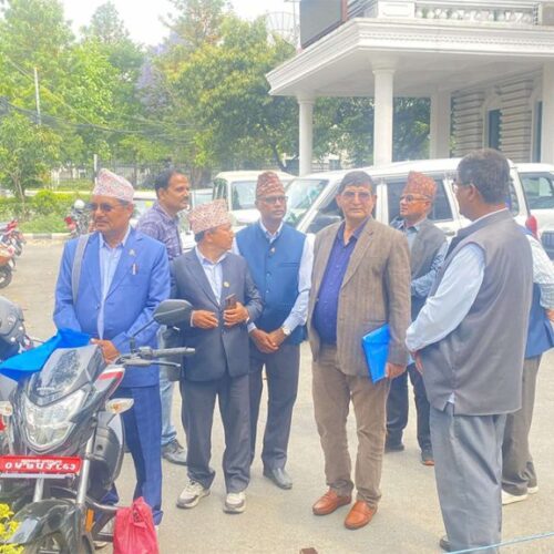 सरकारसँग वार्ता गर्न सिंहदरबार पुगे शिक्षक नेता