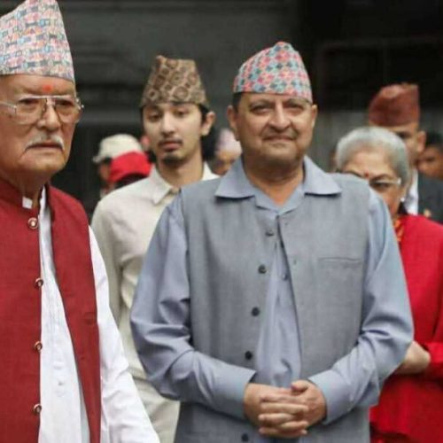 नातिसँगै  नारायणहिटी दरबार गए पूर्वराजा ज्ञानेन्द्र शाह