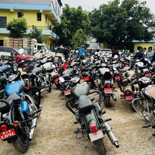 चितवनमा अवैध रूपमा मोडिफाई गरिएका ४३ मोटरसाइकल नियन्त्रणमा, ट्राफिक नियम उल्लंघनमा कारबाही