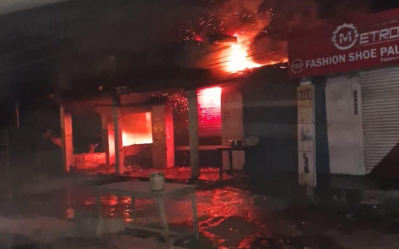 मिर्चैयामा मोटर पार्ट्स पसलमा भीषण आगलागी, ७० लाख रुपैयाँभन्दा बढीको क्षति