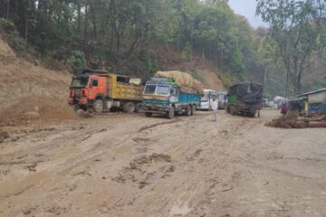वर्षाले नारायणघाट बुटवल खण्ड पूर्णरुपमा अवरुद्ध, वैकल्पिक सडक प्रयोग गर्न आग्रह