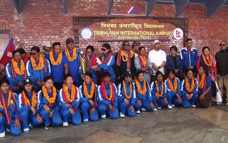 दृष्टिविहीन महिला विश्वकपमा उपविजेता बनेको नेपाली टोली स्वदेश फर्कियो