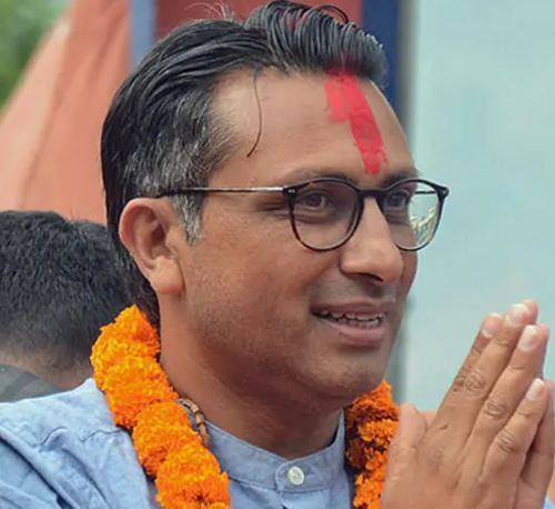 तनहुँ–१ मा रास्वपाका  डा.स्वर्णिम वाग्लेको फराकिलो अग्रता