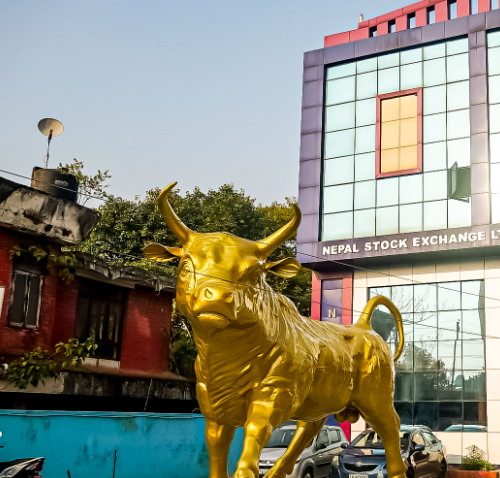 १३.५१ अंकले बढेको नेप्सेमा १२ अर्बको कारोबार