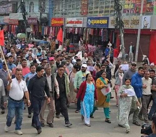ओली पक्राउको विरोध गर्दै सुर्खेतमा पनि एमालेको प्रदर्शन