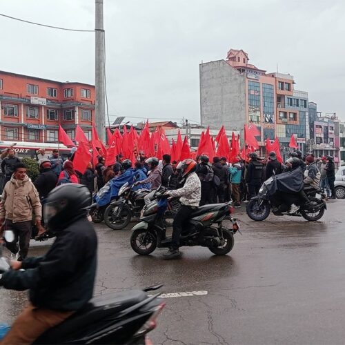 ओली पक्राउको विरोधमा एमाले सडकमा