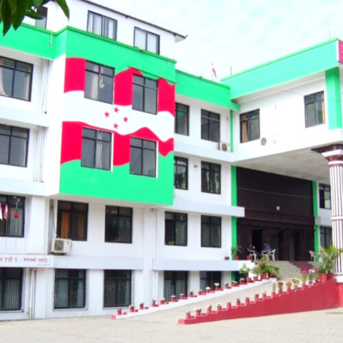 लेखक पक्राउ परेपछि कांग्रेसले पनि बोलायो आकस्मिक बैठक