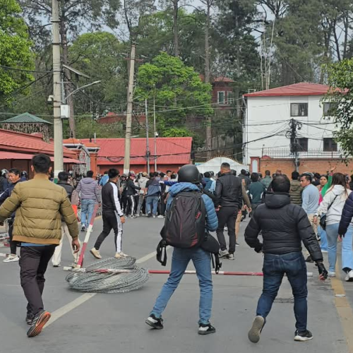 बबरमहल क्षेत्रको अवस्था तनावग्रस्त, प्रदर्शनकारीमाथि प्रहरीले गर्‍यो लाठीचार्ज