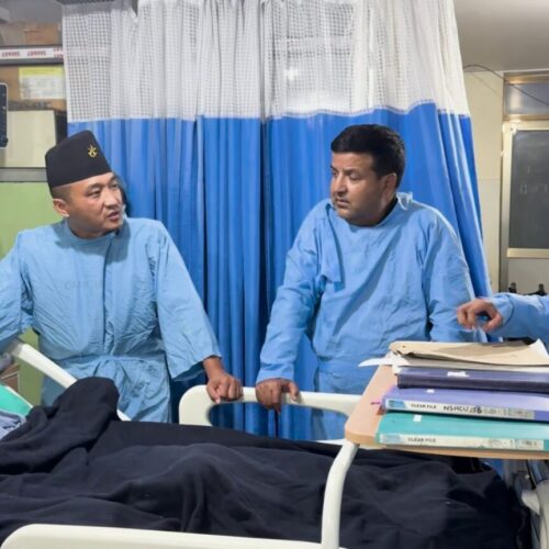 जेन–जी आन्दोलनका घाइते भेट्न केएमसी अस्पताल पुगे गृहमन्त्री गुरुङ