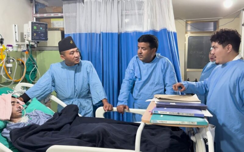 जेन–जी आन्दोलनका घाइते भेट्न केएमसी अस्पताल पुगे गृहमन्त्री गुरुङ