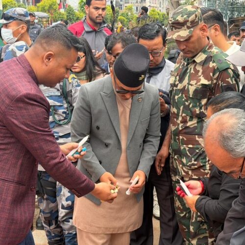 गृहमन्त्रीद्वारा जेनजी शहीदको सम्झनामा दीप प्रज्वलन