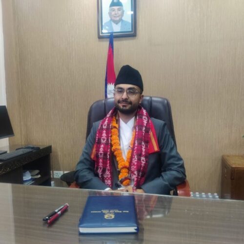 शिक्षामन्त्री सस्मितसँग २३ करोडको सम्पत्ति, २५ तोला सुन